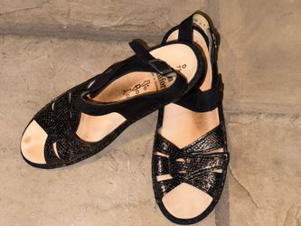 Finn Comfort Women's Buka Black/Gold Suede Sandals, Size 10.5