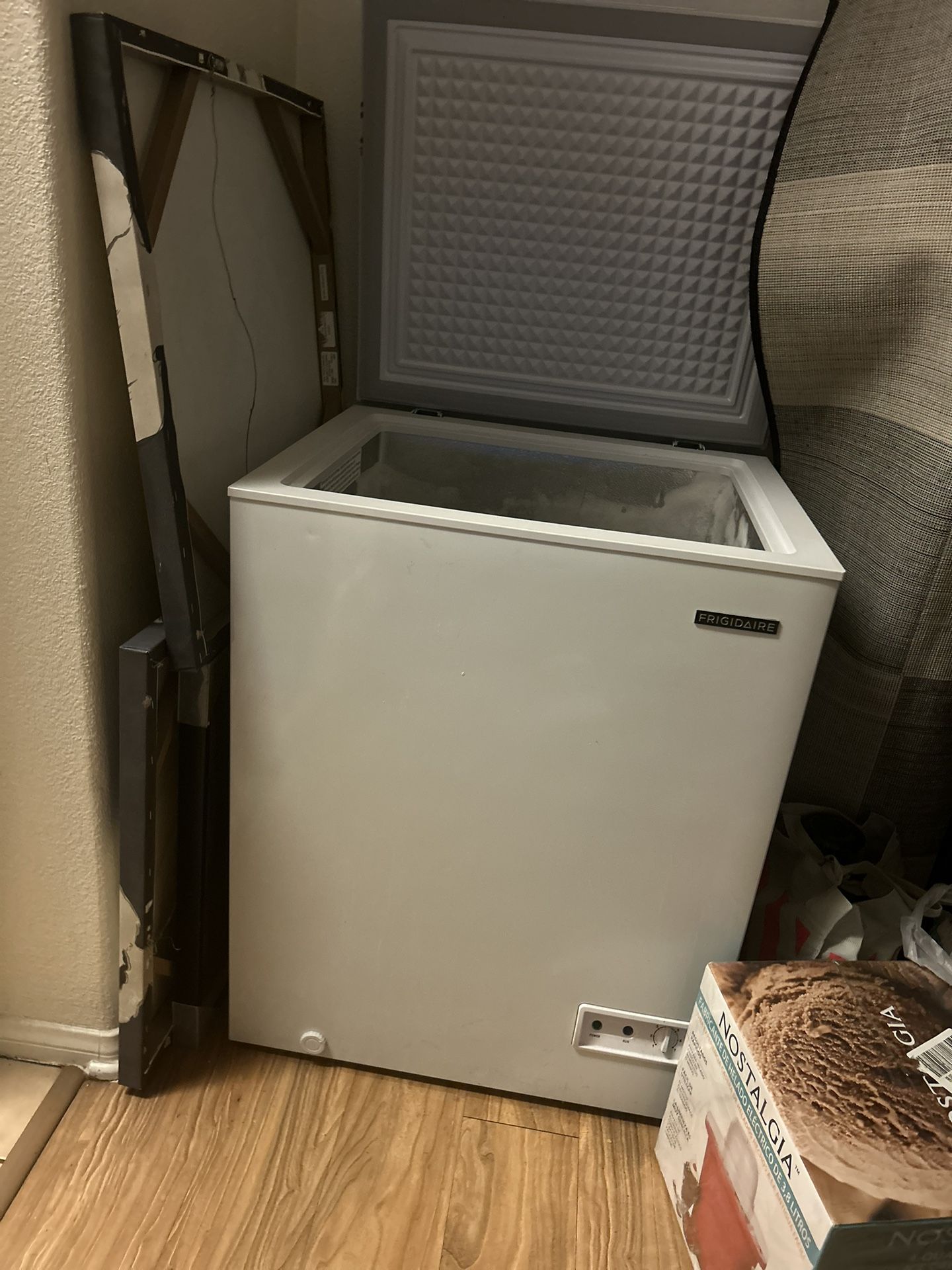 Frigidaire 5.0 Cu. ft. Chest Freezer, White,
