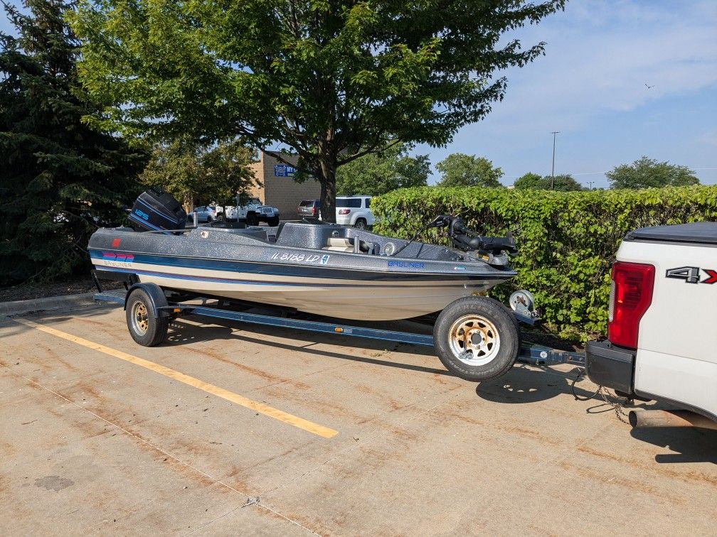 1987 Bayliner Trophy 1810 Fish & Ski