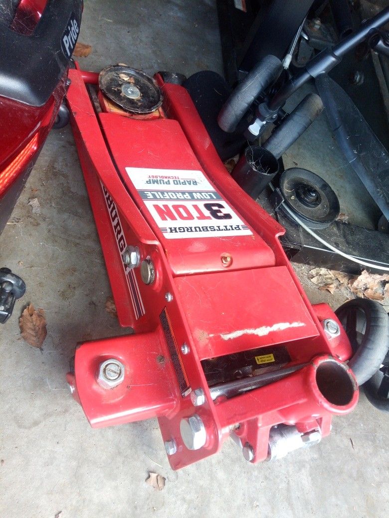 Pittsburgh Floor Jack