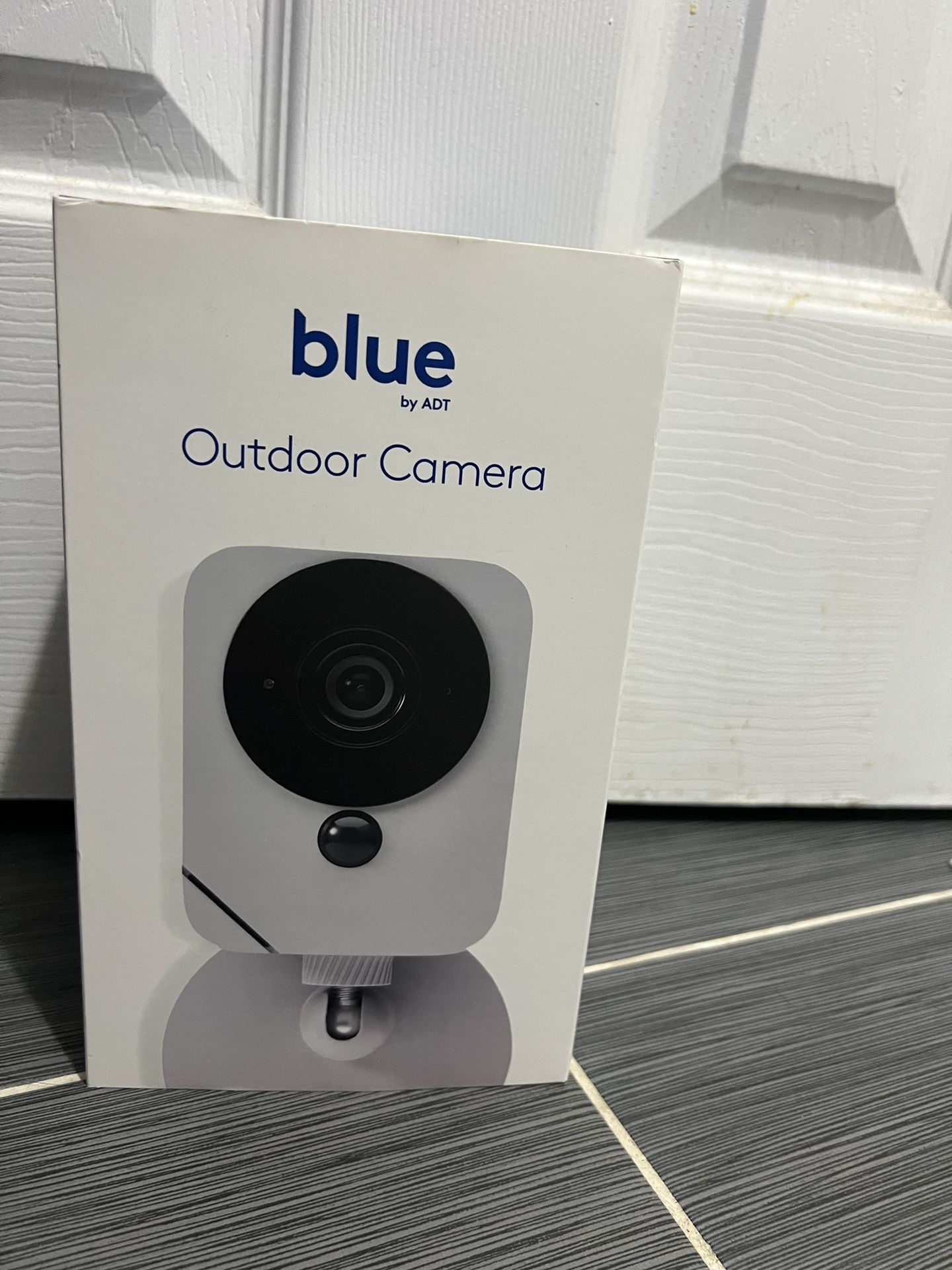 Outdoor Camera With Charger