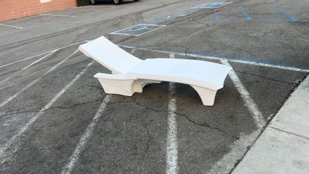 Adjustable back pool lounger