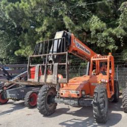 Telehandler 8000# 42’ Reach