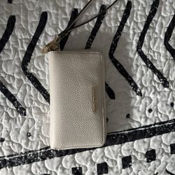 Brand new Michael Kors Wristlet Wallet