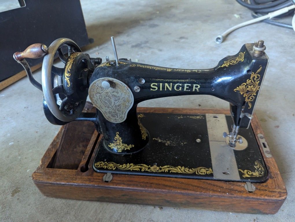 1910 Singer Sewing machine