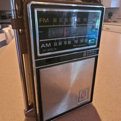 Vintage GE AM/FM Radio