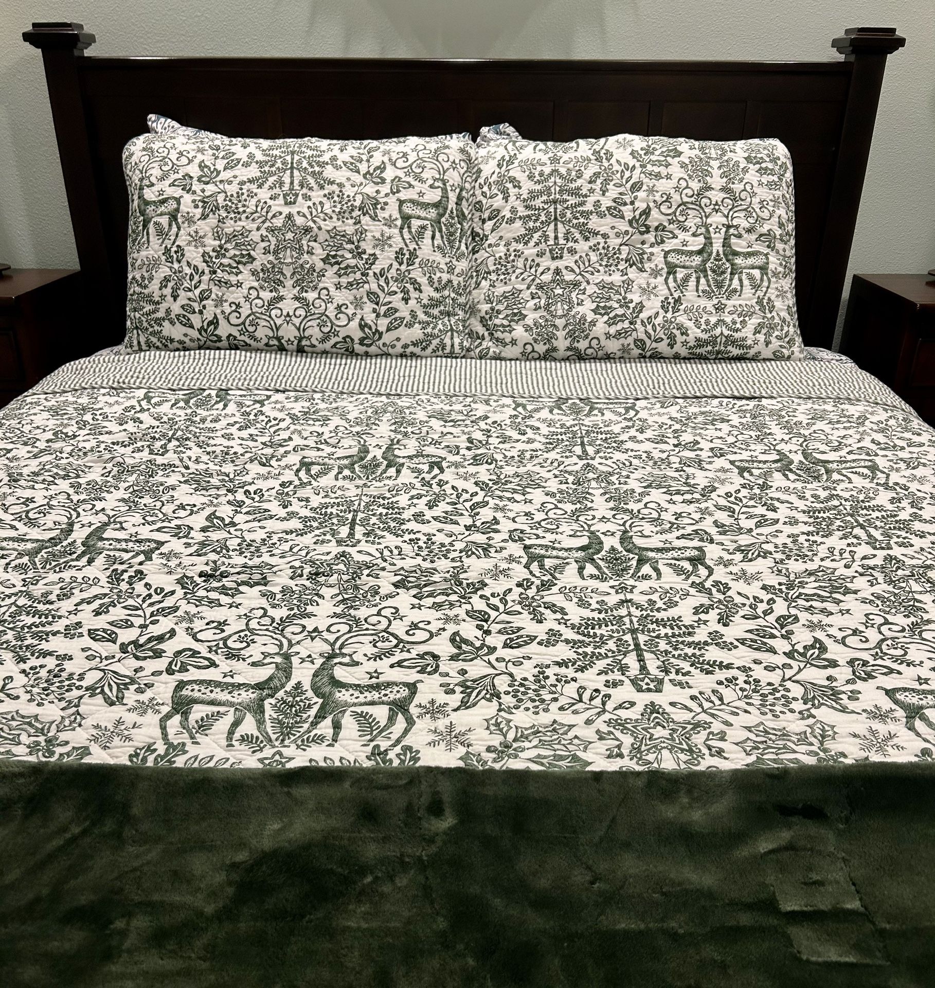 Reindeer Quilt Set