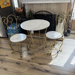 Table With Chairs 