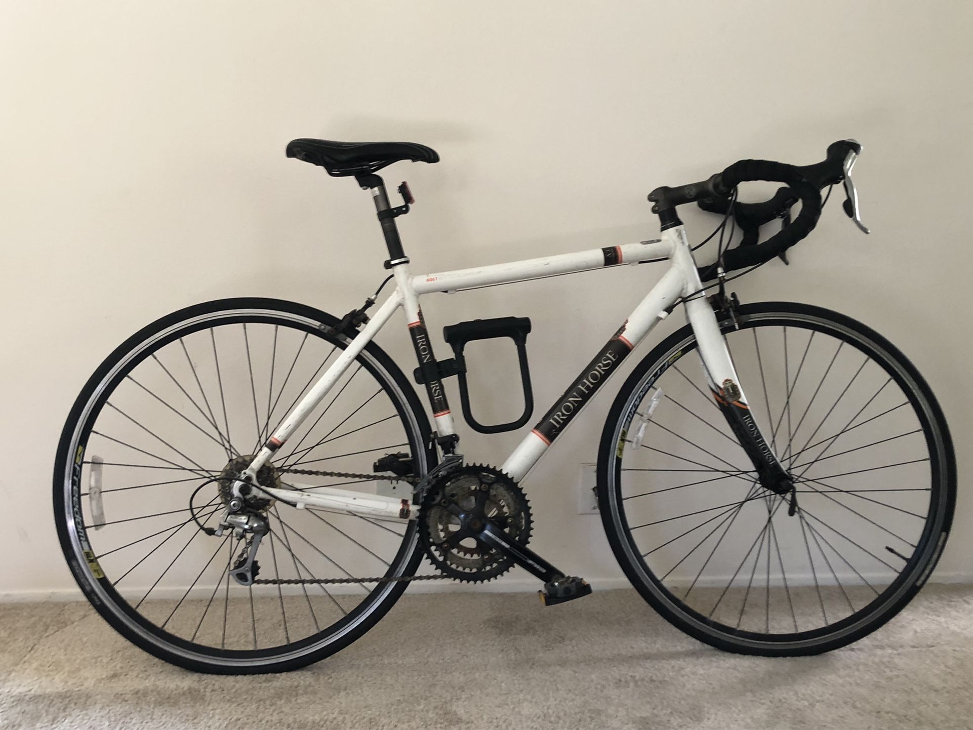 Road Bike, Iron horse, Triumph 5.0, Lock and Pump Included