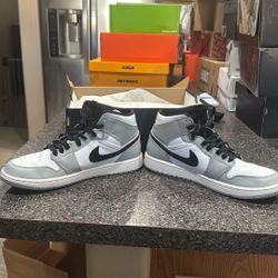 Jordan 1 Mid Smoke Grey Size 9 1/2