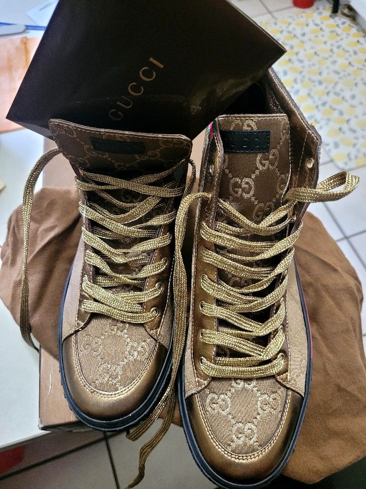 Worn Once (Gucci) Size 37. (6)