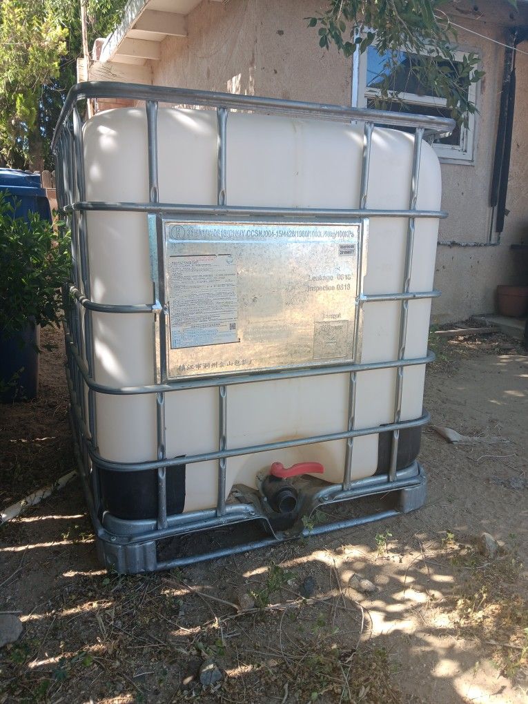 Water Tank IBC TOTE 275 GALLON WATER TANK