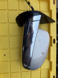 2009 Cadillac Escalade Left Side Mirror