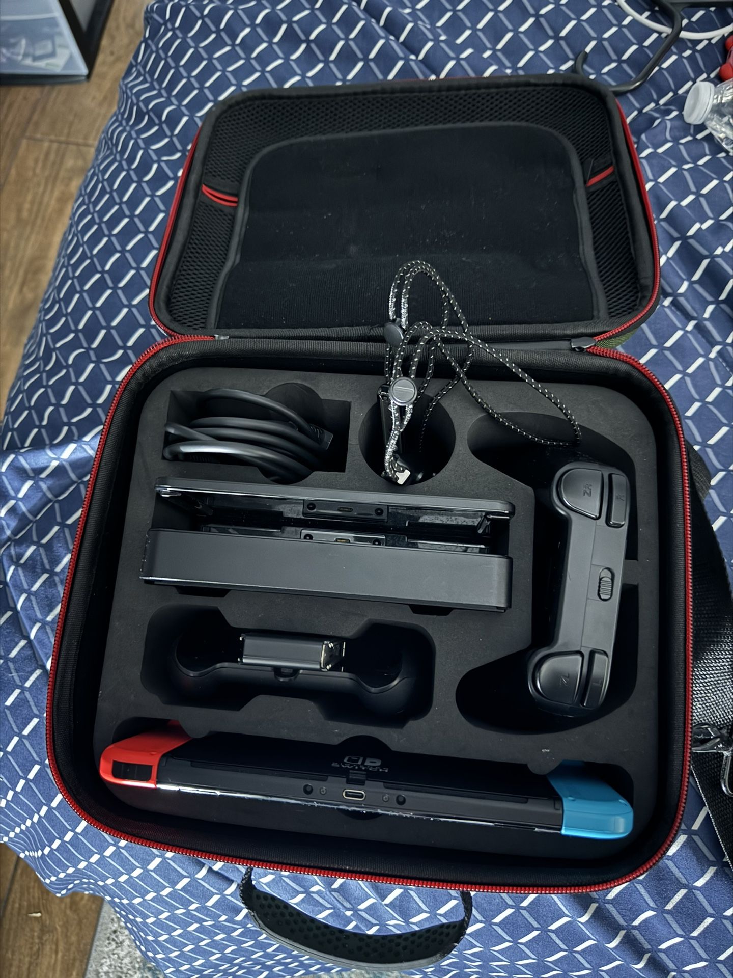 Nintendo Switch Oled  ( Case Included )