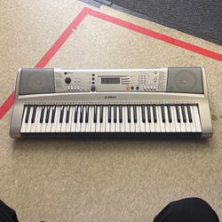 Yamaha PSR-E313 Portable Piano Keyboard