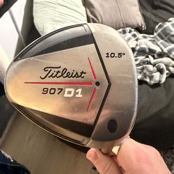 Titleist 907 D1 Driver 10.5° with cover