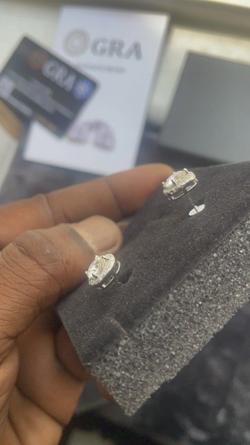 GRA certified 1 Carat Stud Earrings