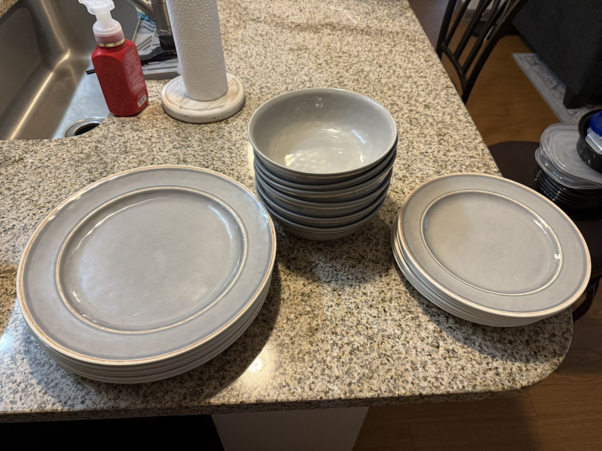 18-piece Melamine Dinnerware