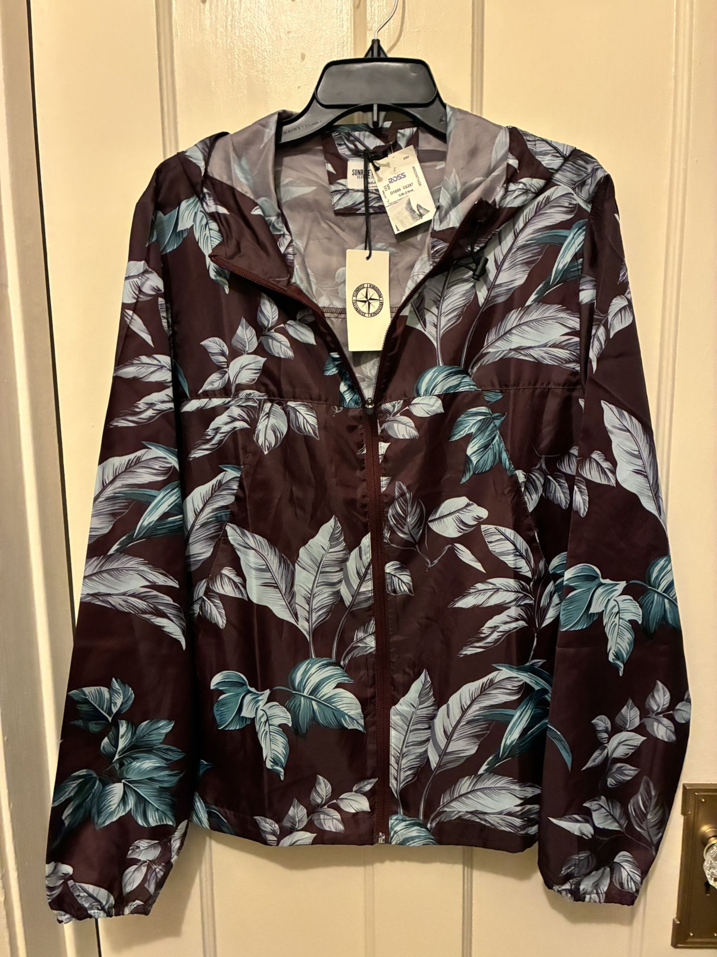 Woman’s Lightweight Raincoat/Windbreaker