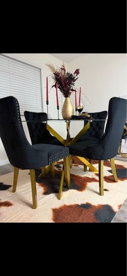 Dining Room Table w/ matching Barstools