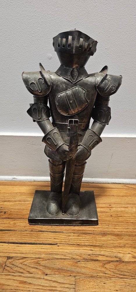 Metal Suit Of Armor/Knight Table Top Statue