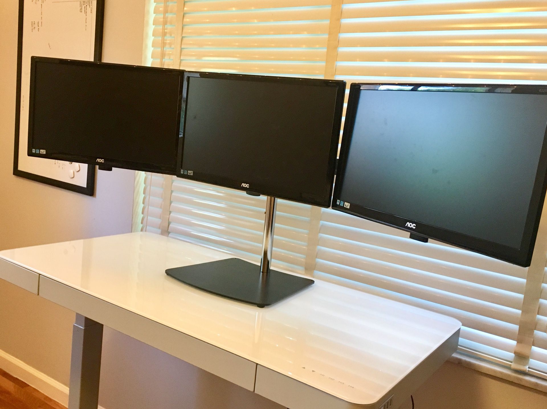 3 Monitors and Stand