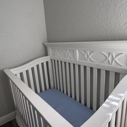 Crib/matching dresser