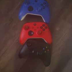 3 Xbox Controllers 
