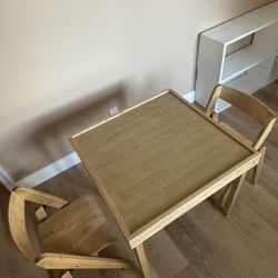 2 Folding Chairs With Square Table 