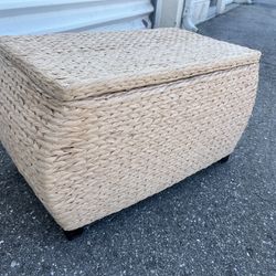 Vintage Wicker Hyacinth Woven Rattan Flip Top Storage Chest! Good condition!  32x16x17in 