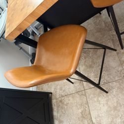 kitchen island / dining room table 