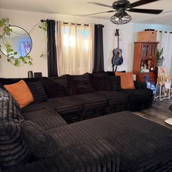 Black sectional couch with chaise