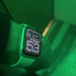 Apple Watch SE 2nd Gen (GPS+Cellular): Good Condition, Scratches On Screen