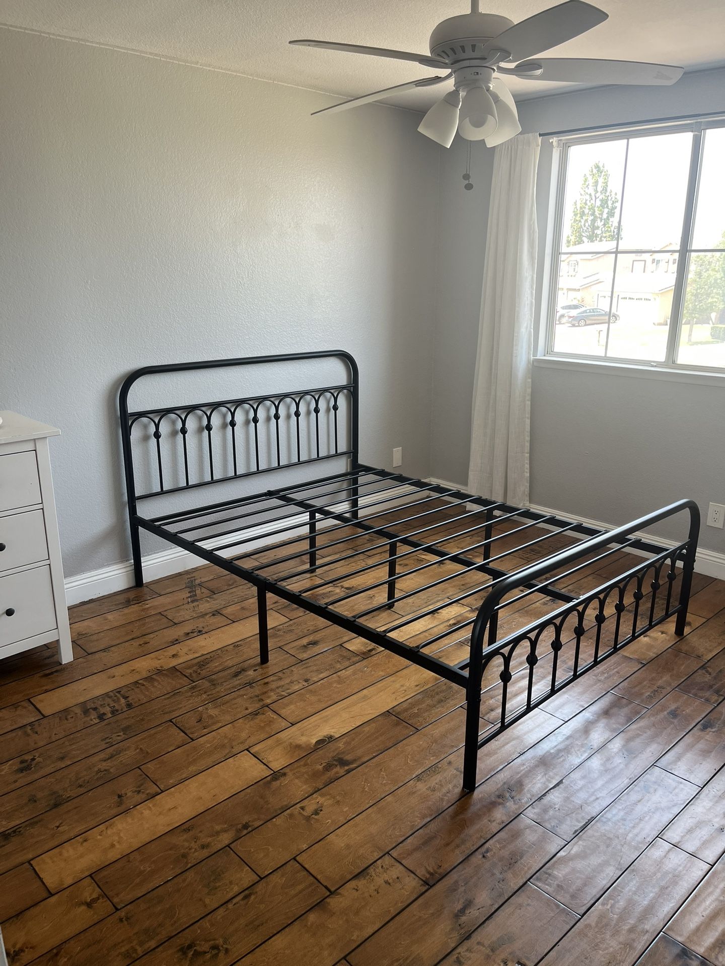 Metal Queen Bed Frame - Like New