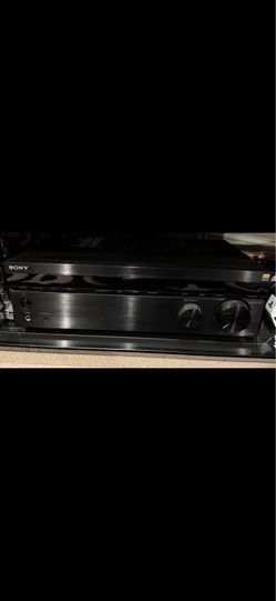 LIKE NEW SONY ATMOS 4K HDR 7.2 STR-DH790
