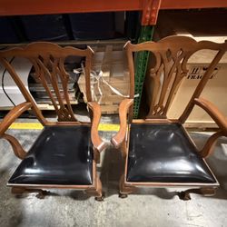 2 Vintage Dinning Chairs 