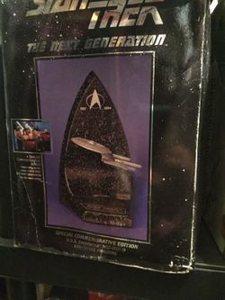 Star Trek USS Enterprise Special Commemorative Edition Figurine
