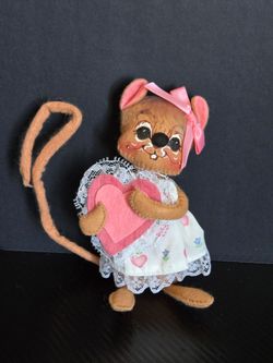 Vintage 1991 Annalee Valentine's Day heart mouse doll sweetheart