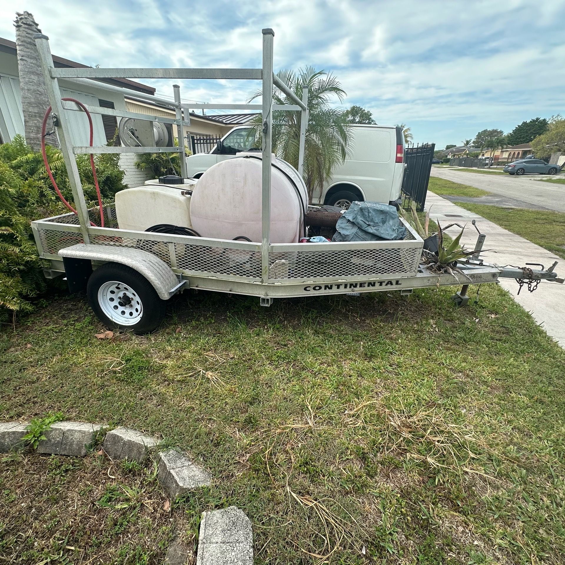 Aluminum pressure cleaning trailer with water tank