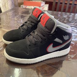Air Jordan 1 Mid “Black Grey”