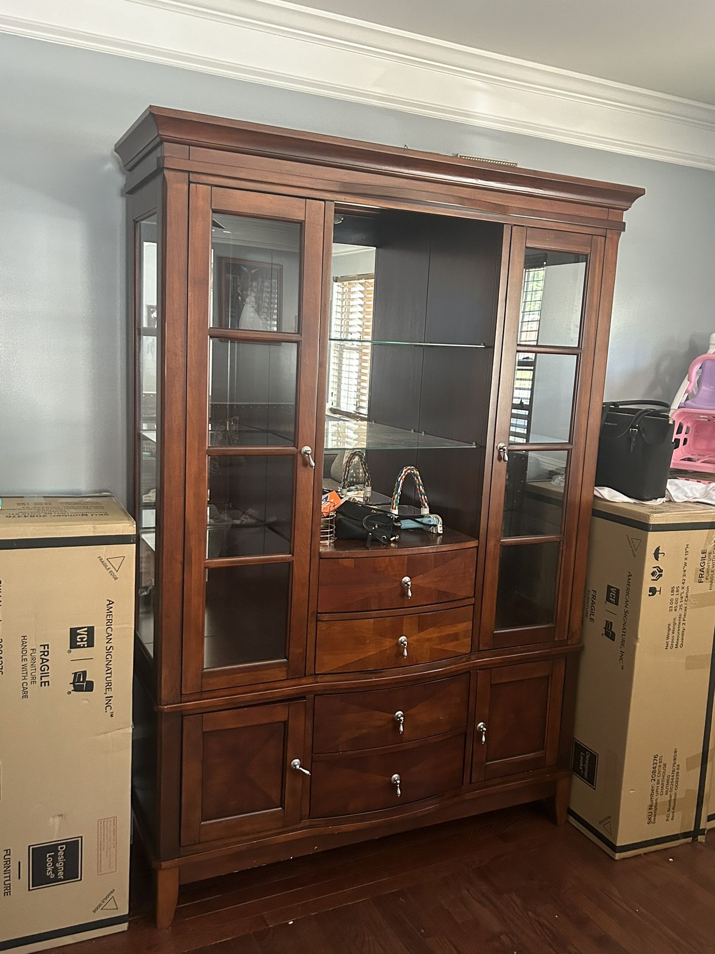 China Cabinet / Chinero