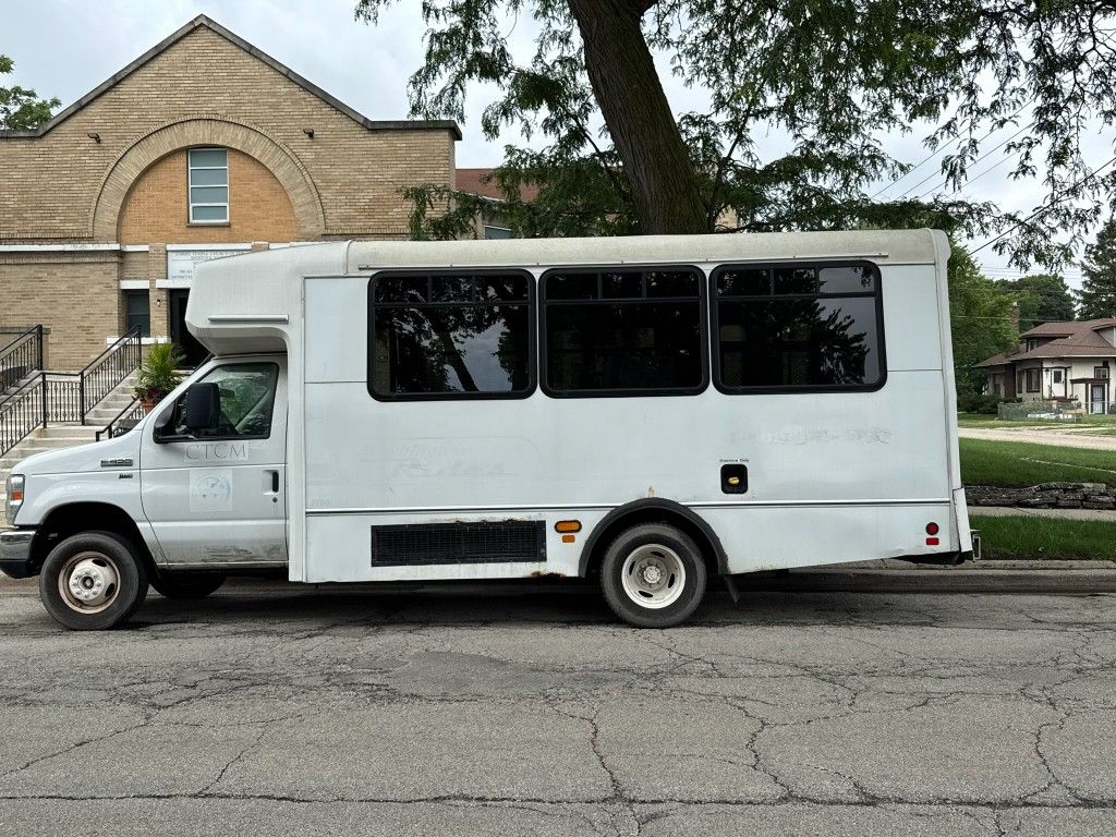 2015 Ford E450 Shuttle Bus