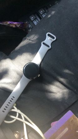 new google pixel watch , missing charger was display 100% works
