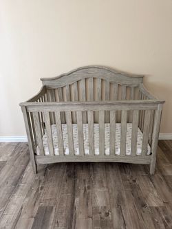 Vintage Baby Crib – Rustic Gray/White Finish