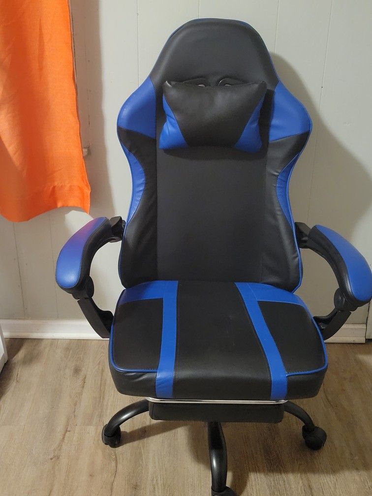 MOVE-OUT SALE – Gaming Chair – Must Go ASAP