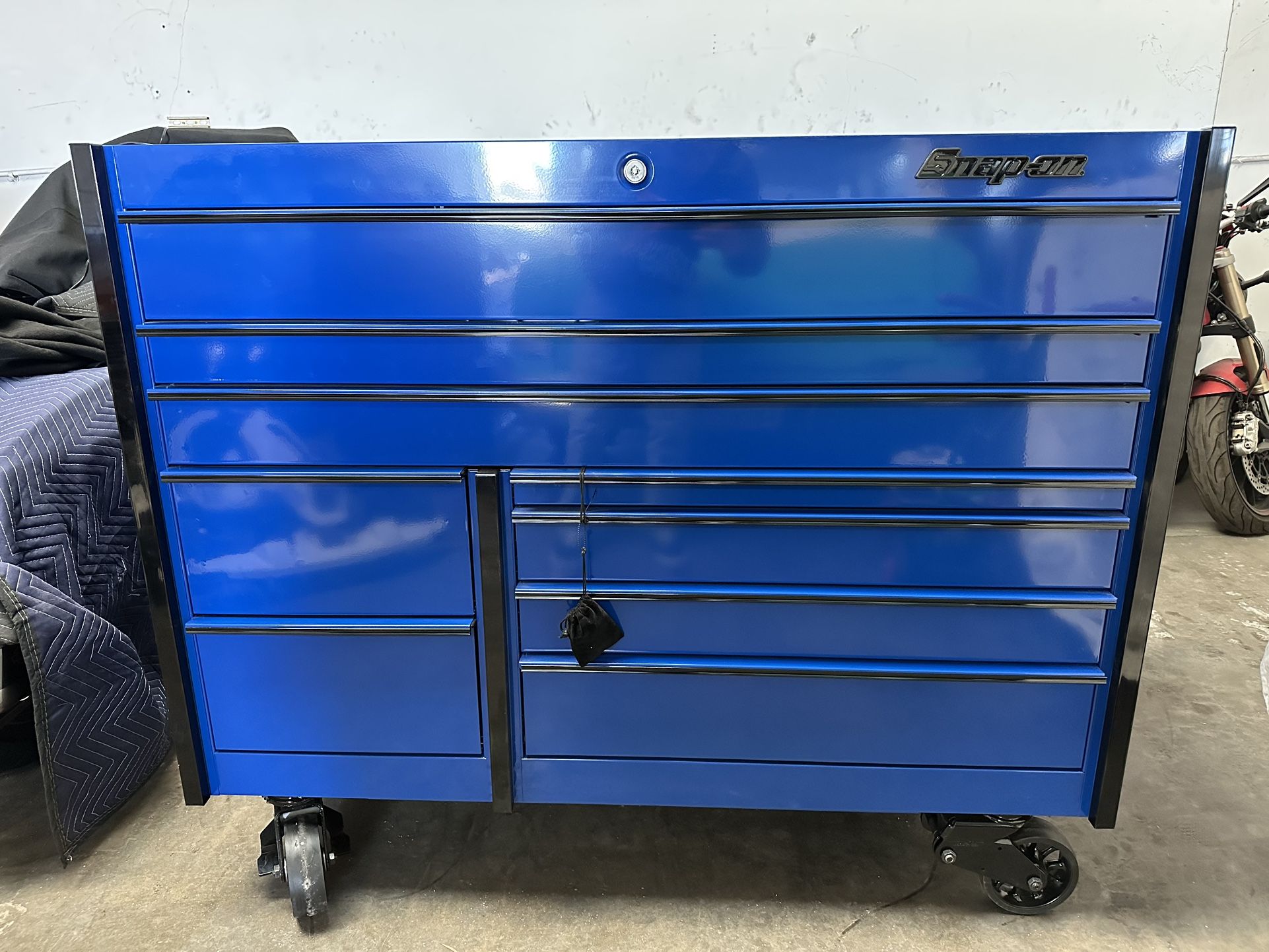 Snap-On KMP1022ABET 54” 9-Drawer Double-Bank Master Series Roll Cab With PowerDrawer & SpeeDrawer