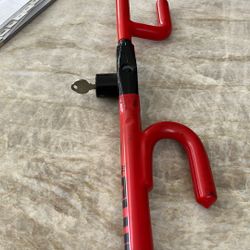 The Club Original Steering Wheel Security Lock includes Key. 