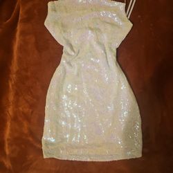 Pearl color sparkly dress 
