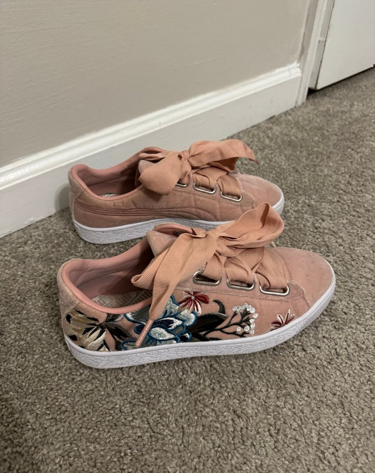 Puma Basket Heart Hyper Embroidery Women Size 8