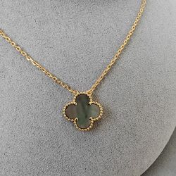 VCA Clover Gray Mother Of Pearl Necklace 